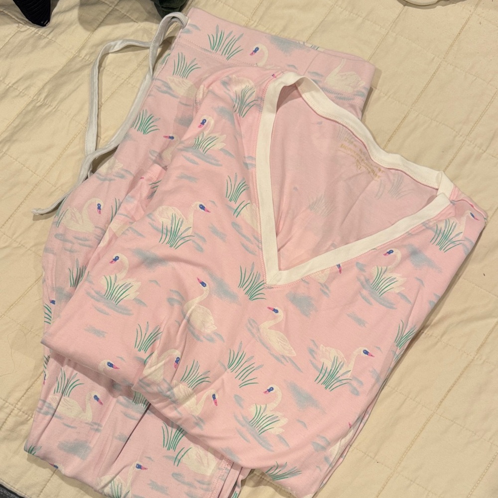 TBBC women’s swan pajamas size XL GUC